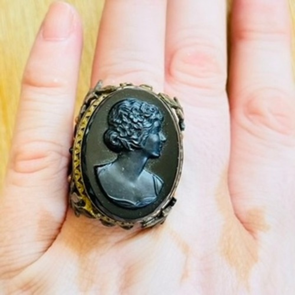 OLLIPOP USA Cameo Cocktail Ring Statement Chunky Adjustable Victorian Goth Sz7